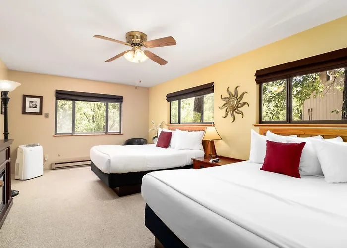 Hotel Pines