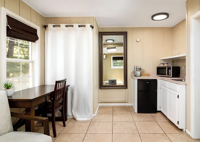 Pines Hotel 4*